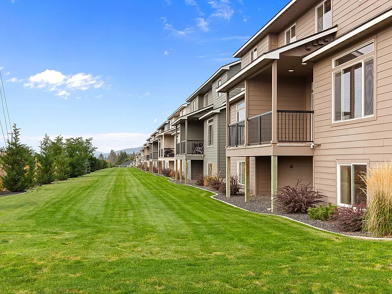 8351NFarmdaleSt-25-Townhomes