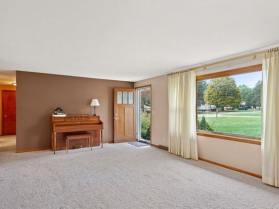 2nd image of 2335 Grandview Ter