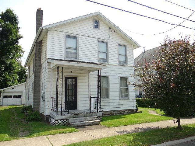 1st image of 706 E 2nd St
