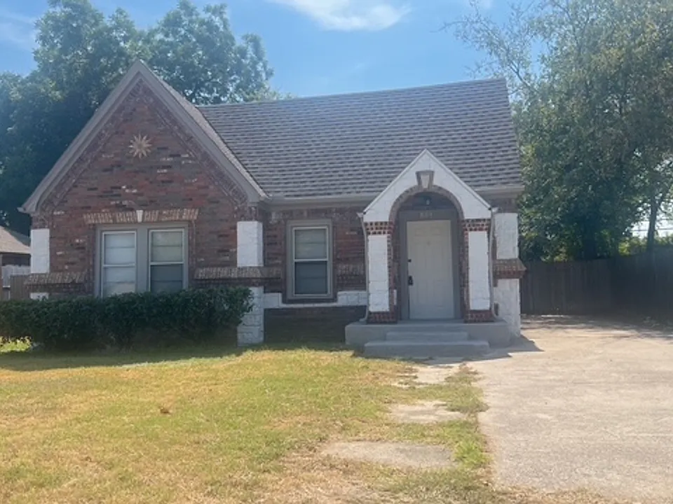 804 Austin St