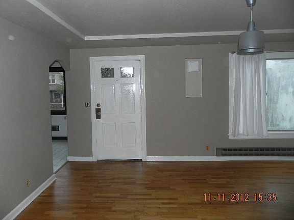 3rd image of 5214 Yakima Ave