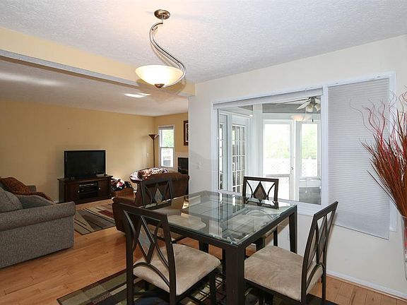 5th image of 11560 Symmes Gate Ln