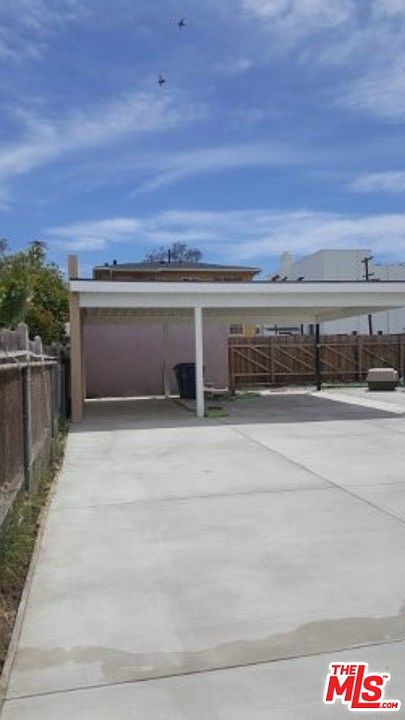 1st image of 1526 W 107th St