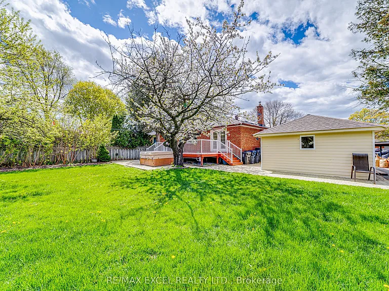 51 Tordale Cres — Photo 8