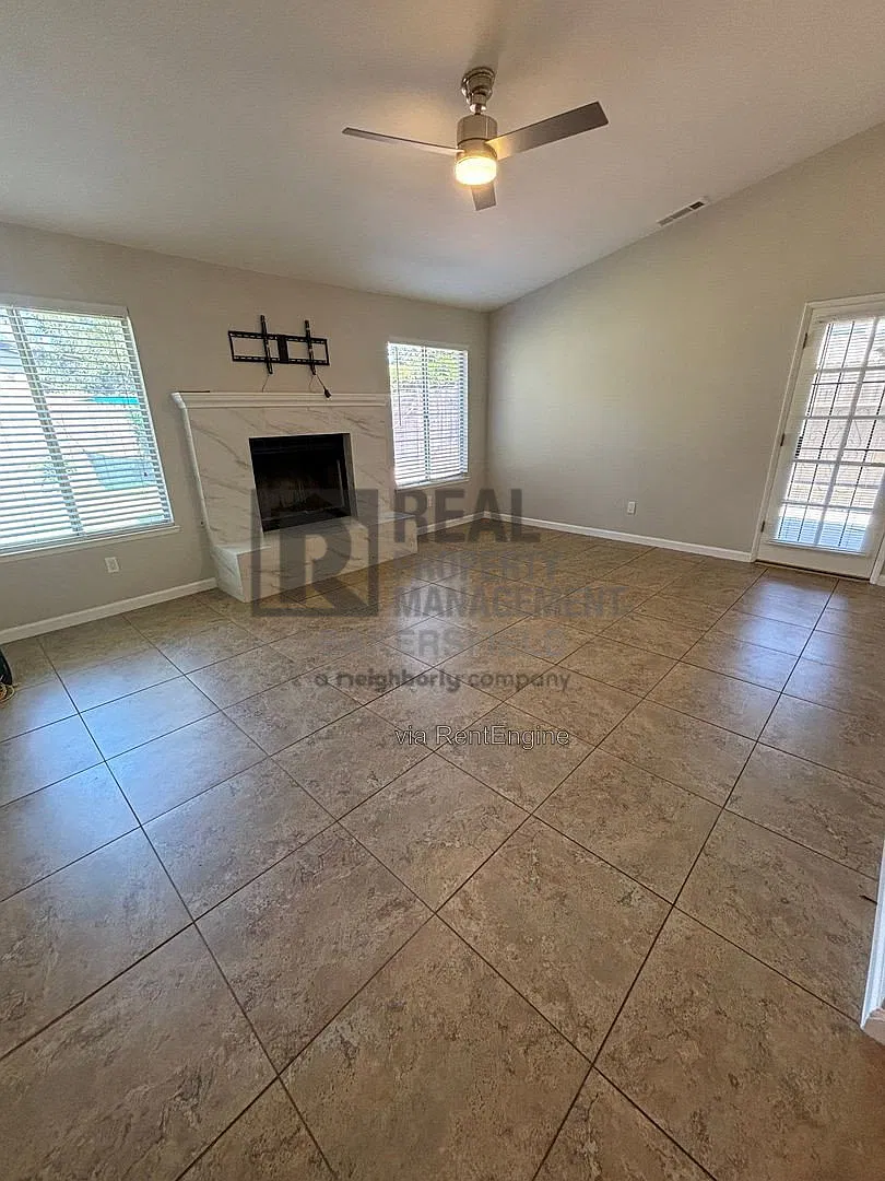 3 bed, 2.0 bath, 1197 sqft, $2,250 — Photo 3
