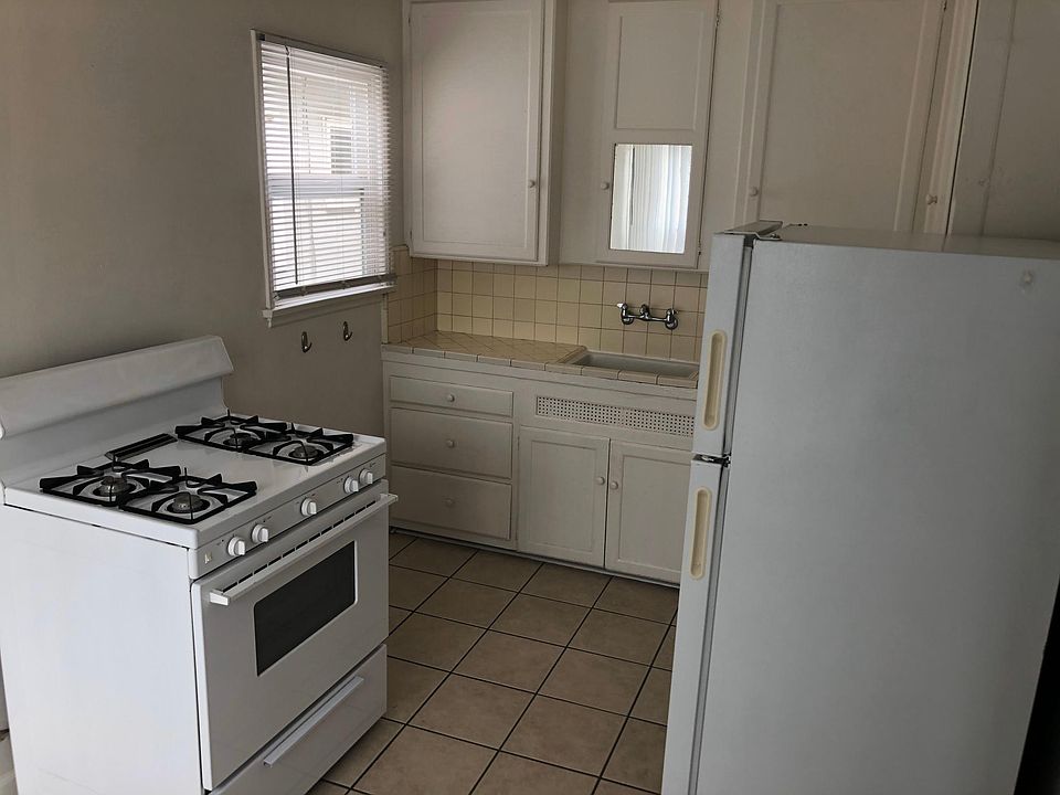 1st image of 937 E 1st St