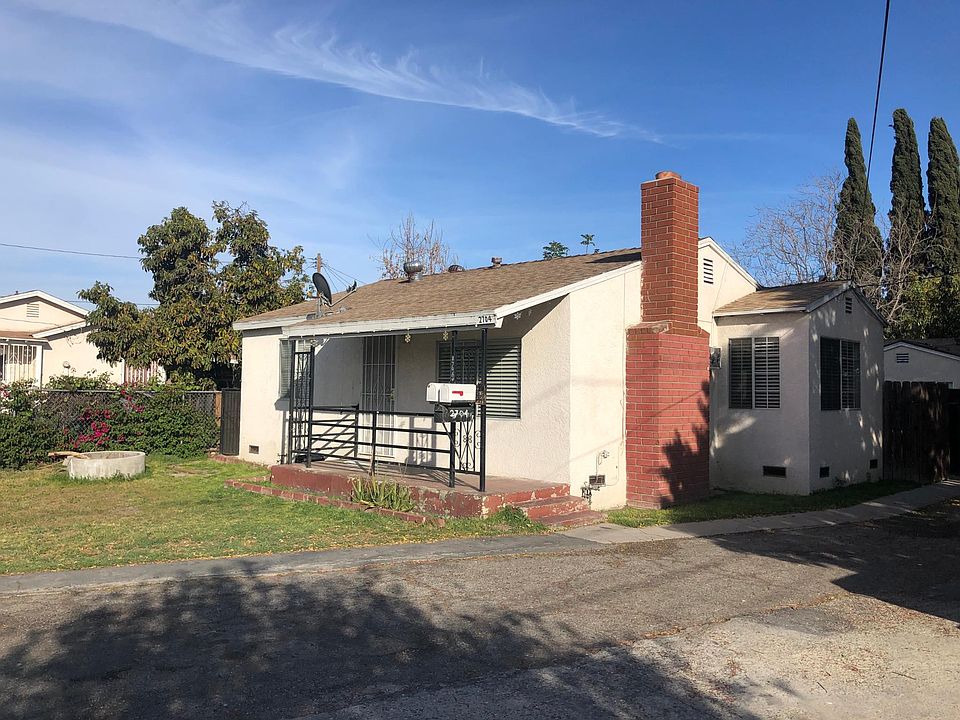 The front door patio to the driveway.