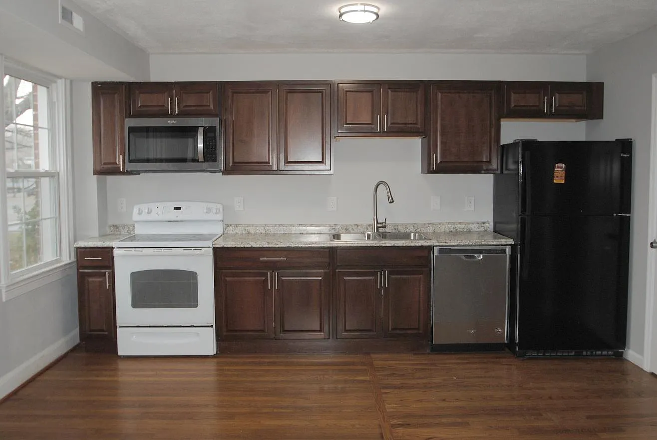 2 bed, 1000 sqft, $2,450 — Photo 1