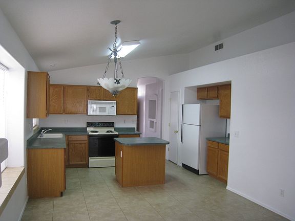 4th image of 210 W Helena Dr