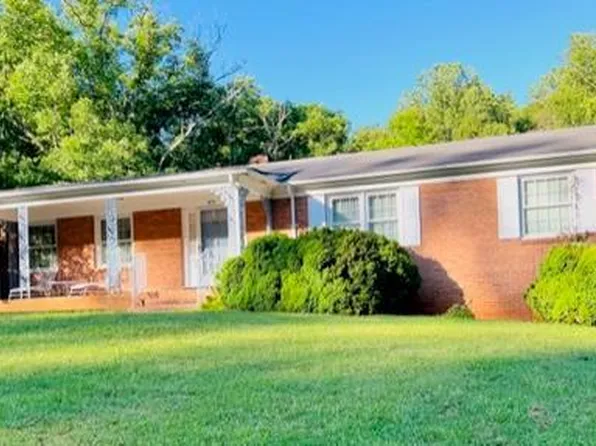903 Hazelwood Ln, Martinsville, VA 24112