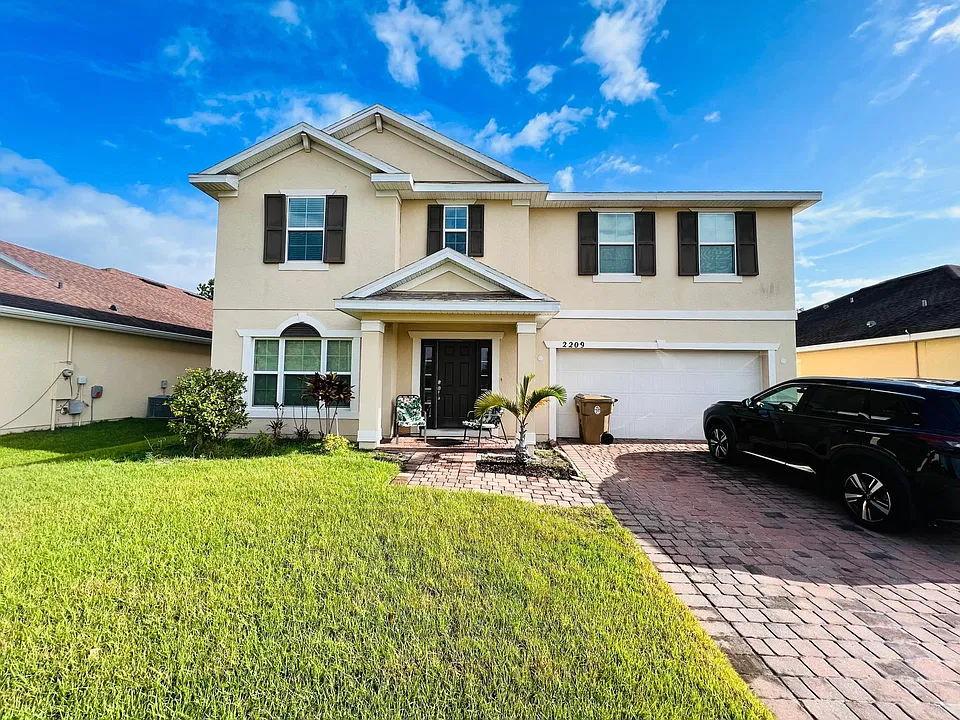 2209 Waukegan Dr