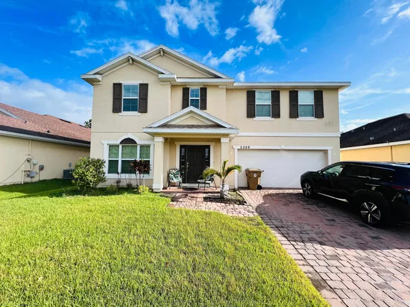 2209 Waukegan Dr, Kissimmee, FL 34758