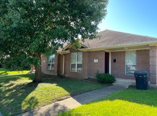 916 Willow Pond St, College Station, TX 77845