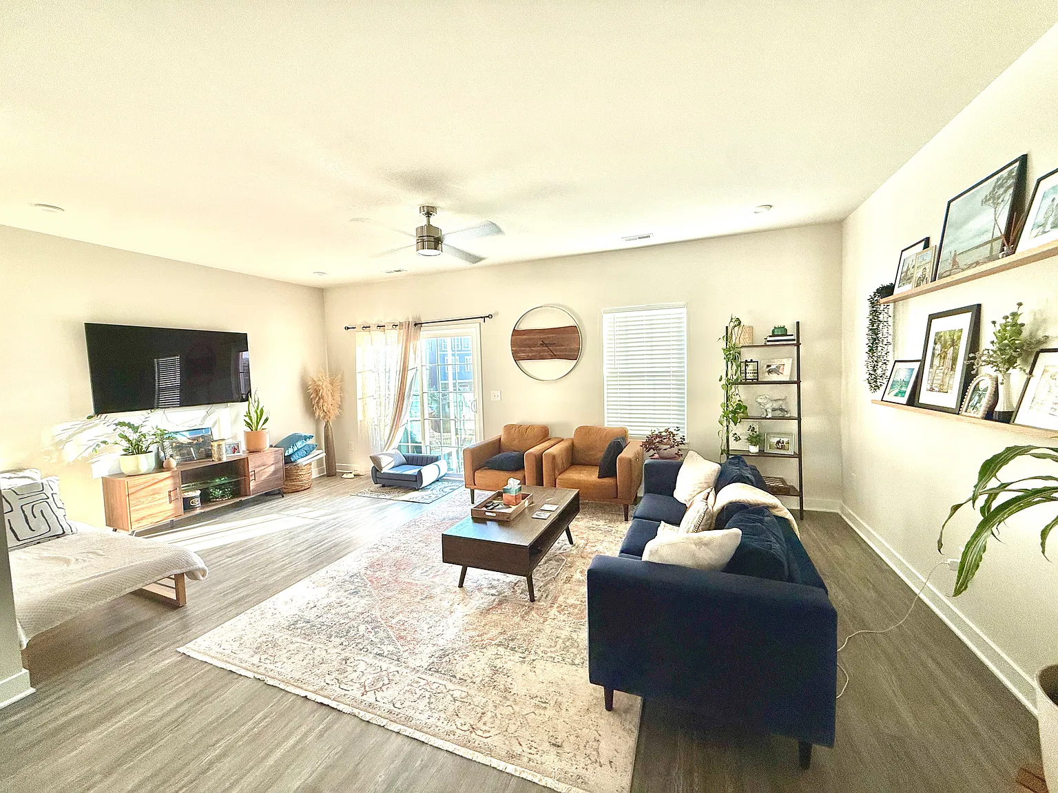 3 bed, 3.5 bath, 2217 sqft, $2,200 — Photo 3