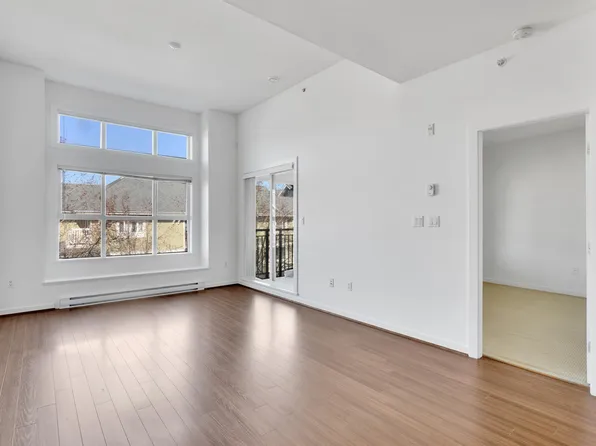 5665 Irmin St #406, Burnaby, BC V5J 0C4