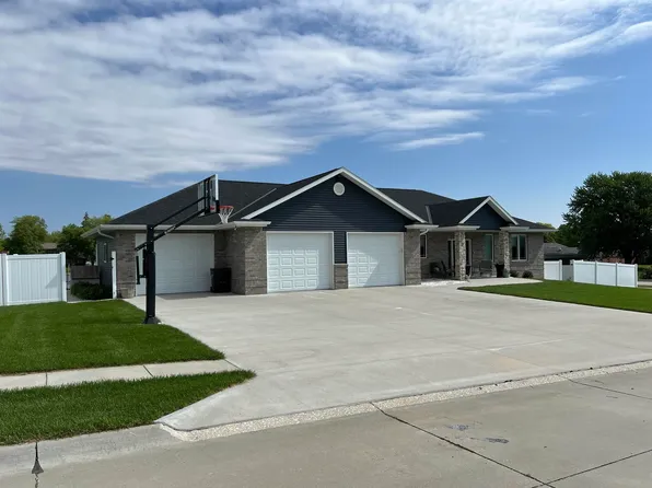 806 Regency Cir, Albion, NE 68620
