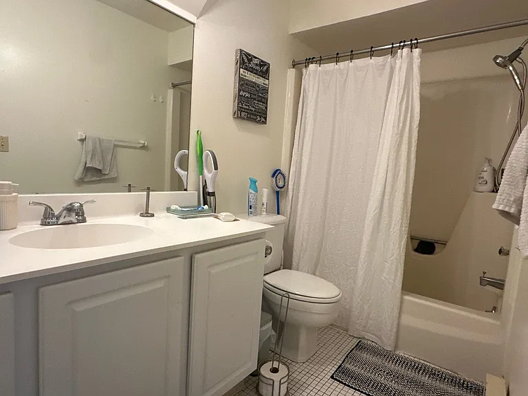 University Park Apartments near Cornell University — Photo 782