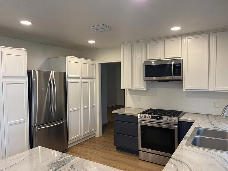 2102 Emerson St — Photo 2