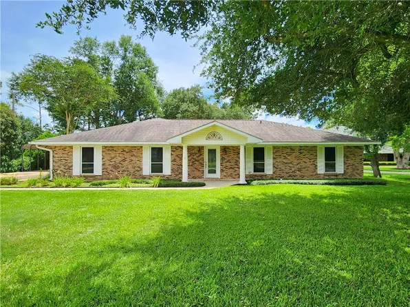 1009 Parkway Dr, Natchitoches, LA 71457