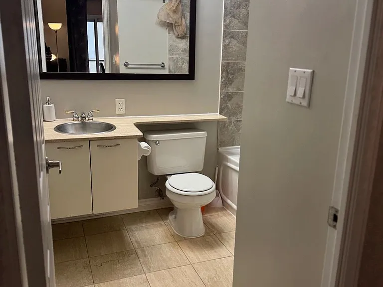55 Bloor St E #702 — Photo 21