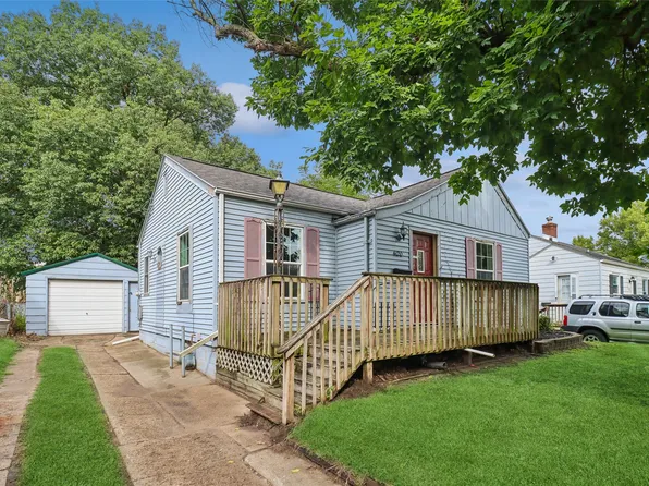 4120 Cambridge St, Des Moines, IA 50313