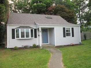 4 Knobb Hill Rd, Milford, CT 06460