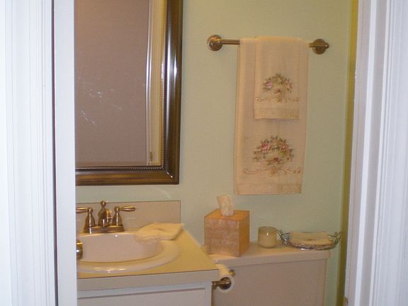 Lower Level 1/2 Bath