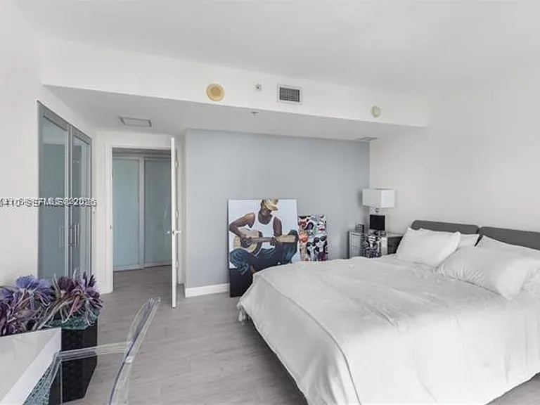 335 Biscayne #2309 — Photo 21