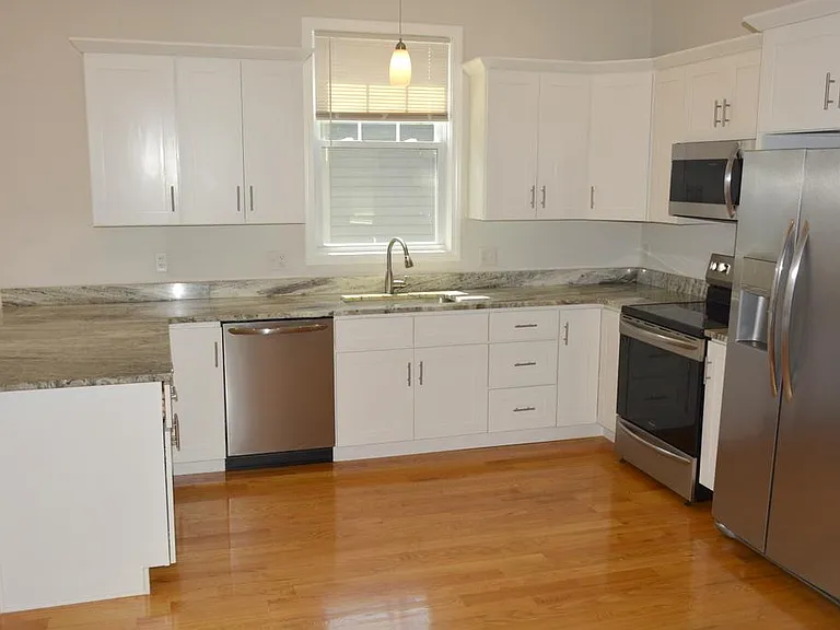 213 Carpenter St #2 — Photo 6