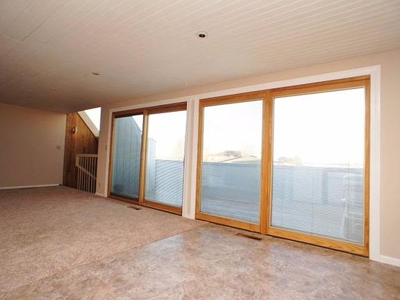 5th image of 645 W Lakeshore Dr