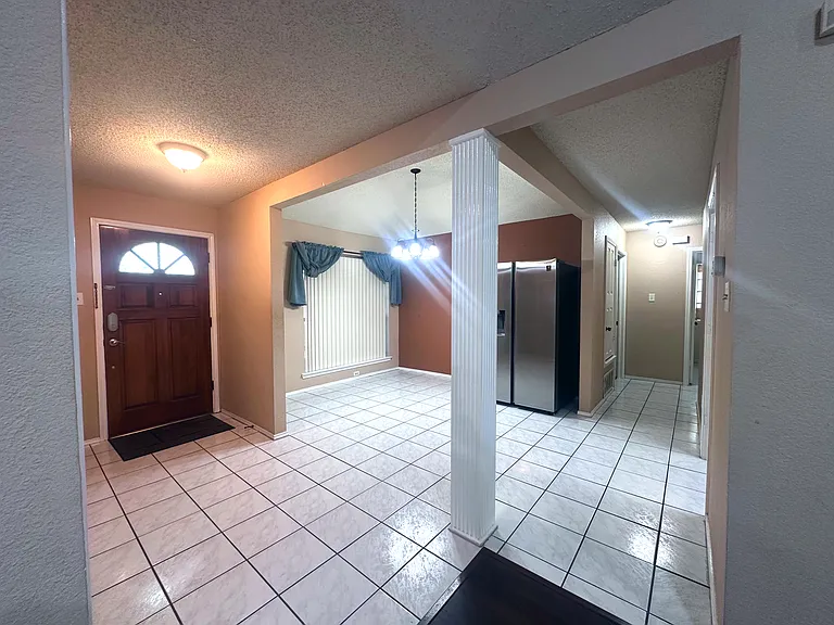 2318 Crystal Creek Ln — Photo 3