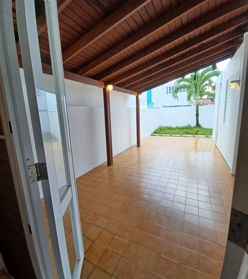 4 bed, 2.0 bath, 2200 sqft, $2,000 — Photo 3