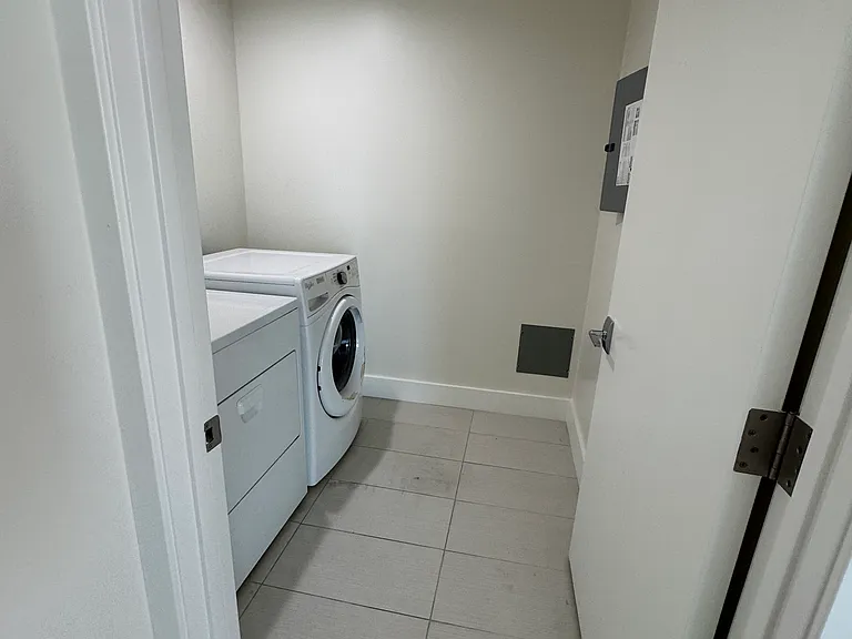 1046 S Serrano Ave #4 — Photo 8