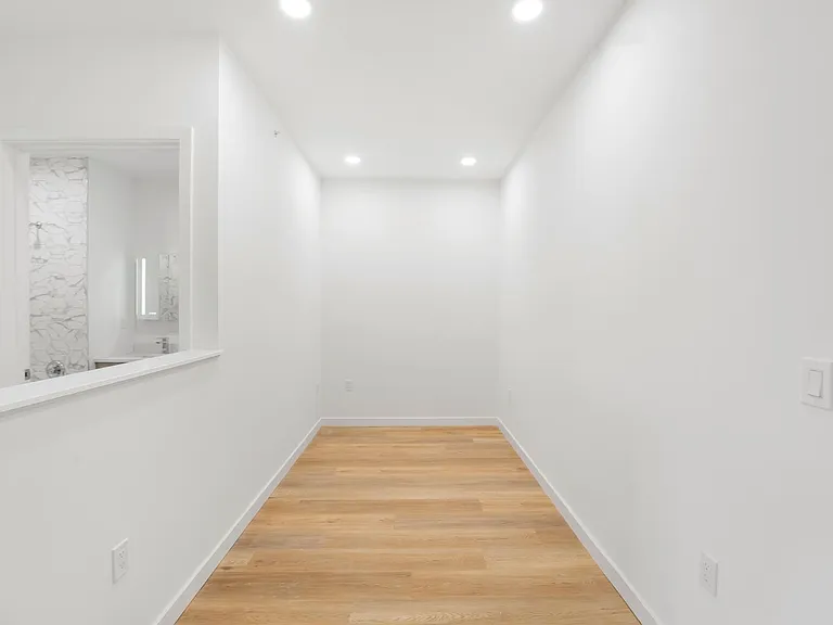 803 South — Photo 110