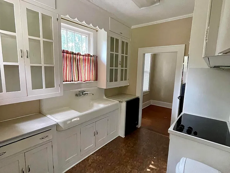 3304 Victory Dr — Photo 3