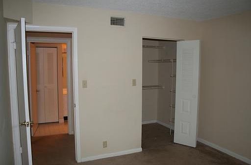 5th image of 1185 The Pointe Dr