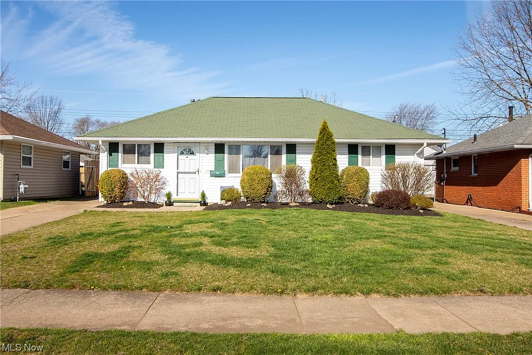 320 Thelma Dr photo 1