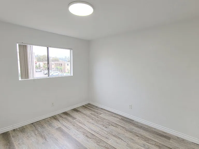 966 S Sunshine Ave — Photo 12