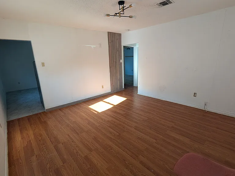 709 Hickory St — Photo 5