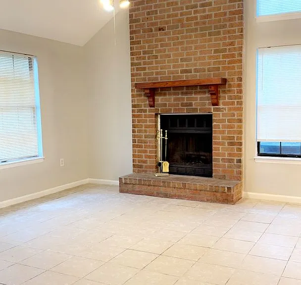 153 Holland Park Cir — Photo 8