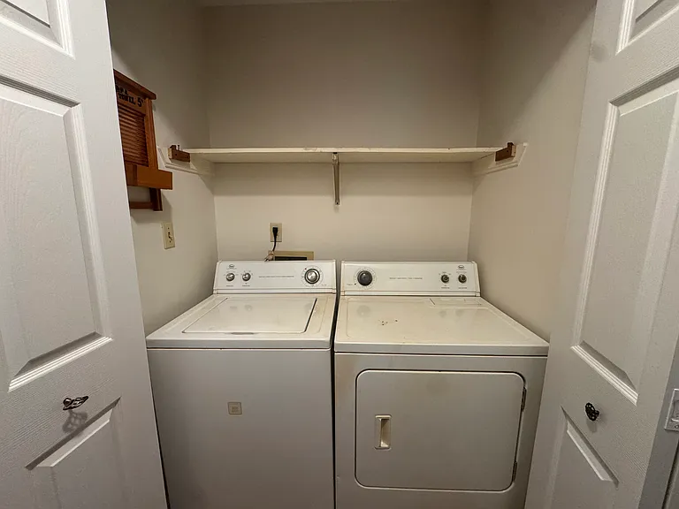 305 Routt Dr — Photo 15