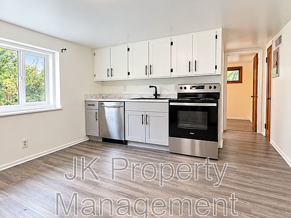 5th image of 720 9th Ave SW