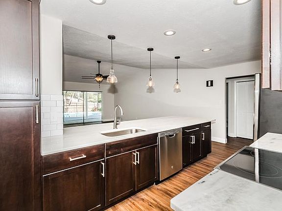 3rd image of 2988 Meadow Wood Dr