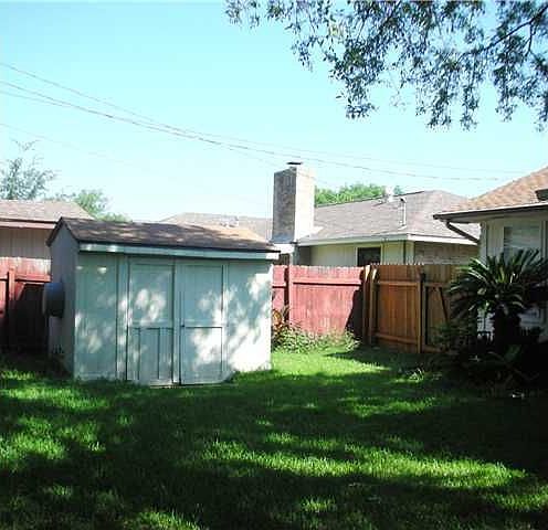 1st image of 905 Brookhollow Dr