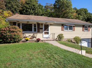 33 Fox Hill Dr, Vernon, CT 06066