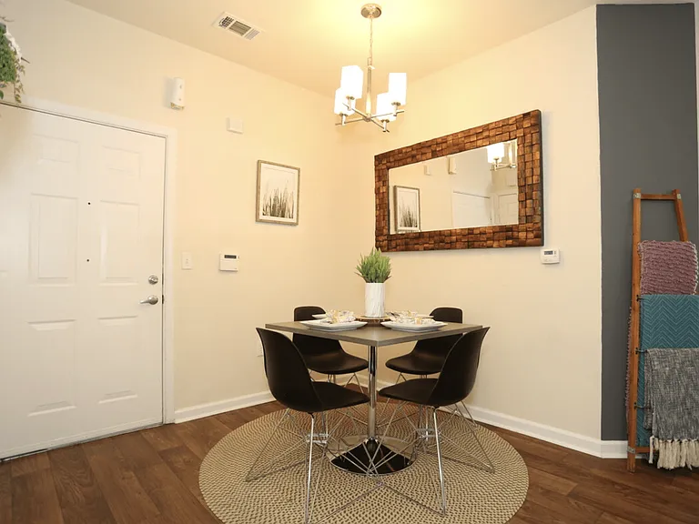 1190 Meridian Cir — Photo 6