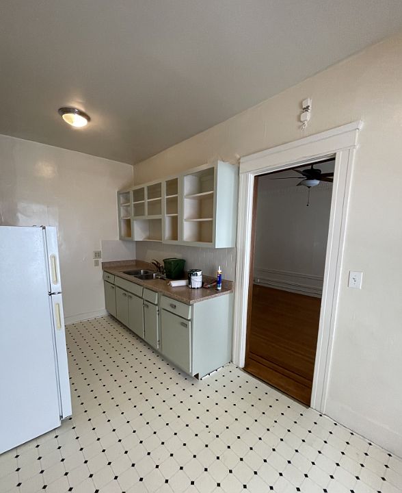 Spacious eat in kitchen