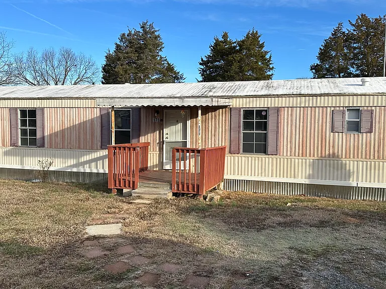 171 Kelly Rd — Photo 1