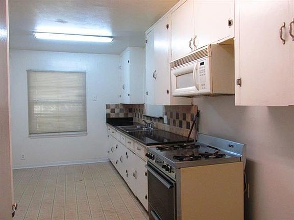 2nd image of 1837 Joyce St
