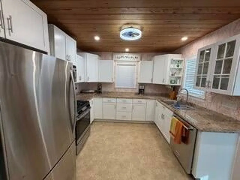 618 N Ocean Breeze